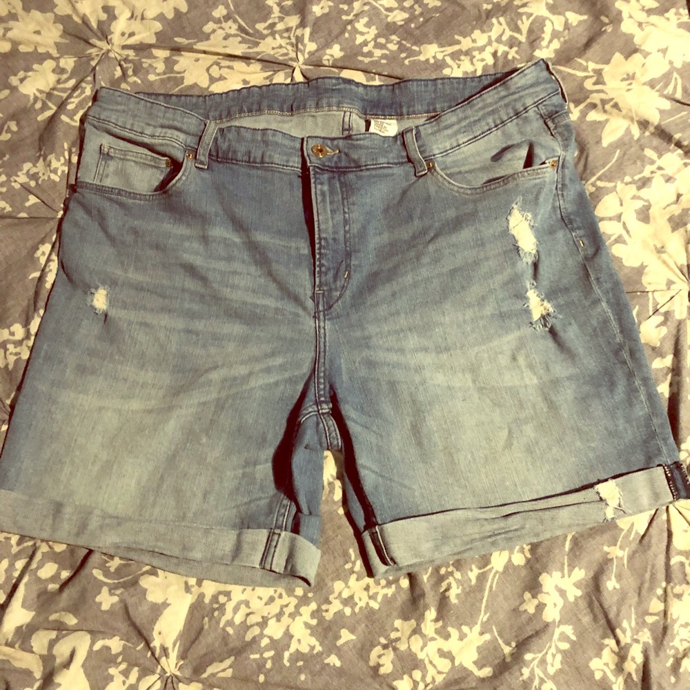 H&M + Bermuda Shorts US 24